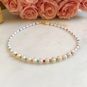 Fresh water and beads choker necklace / White handmade pearls and seed beads